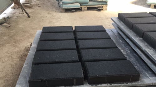 南陽氧化鐵黑顏料在水泥制品中的應(yīng)用與市場前景